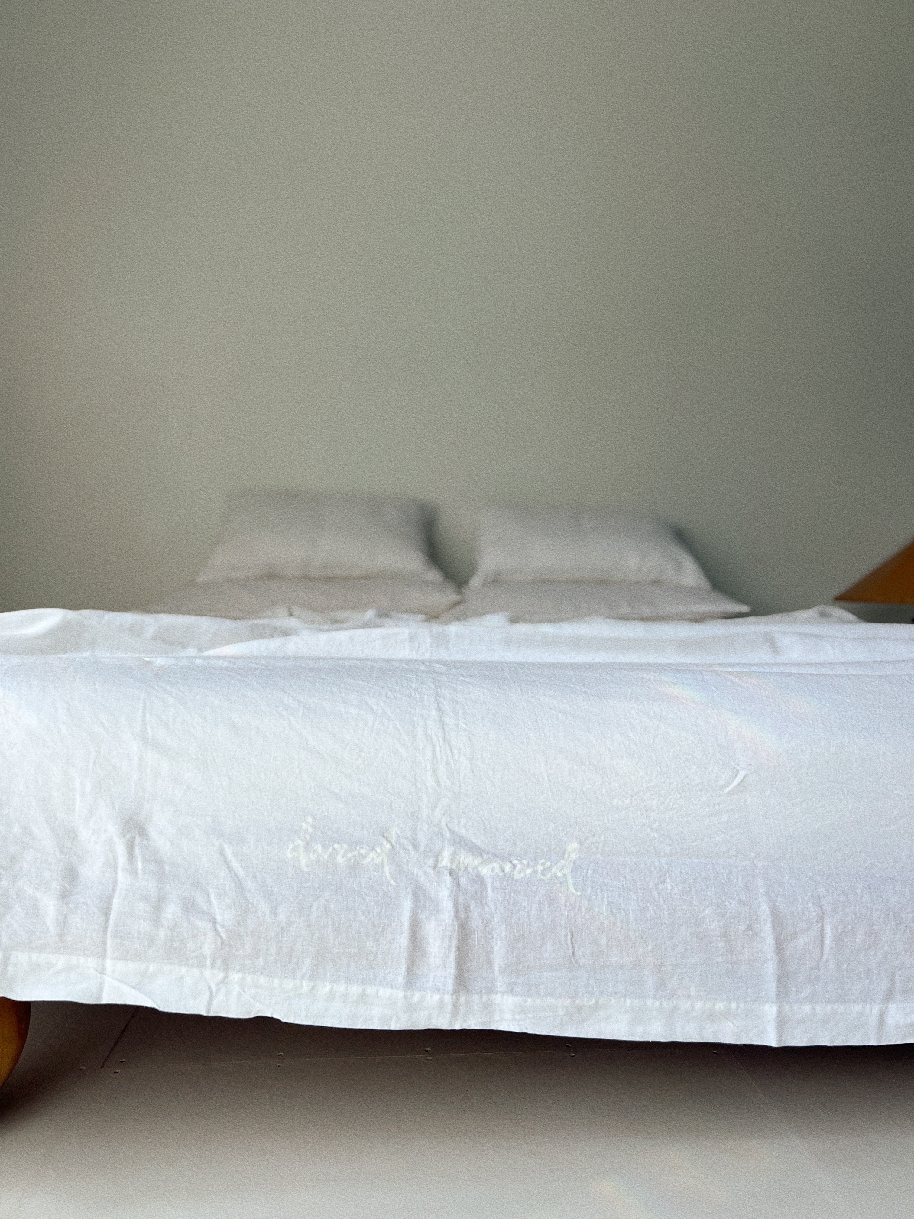 bed cover sheet / flate sheet. white linen