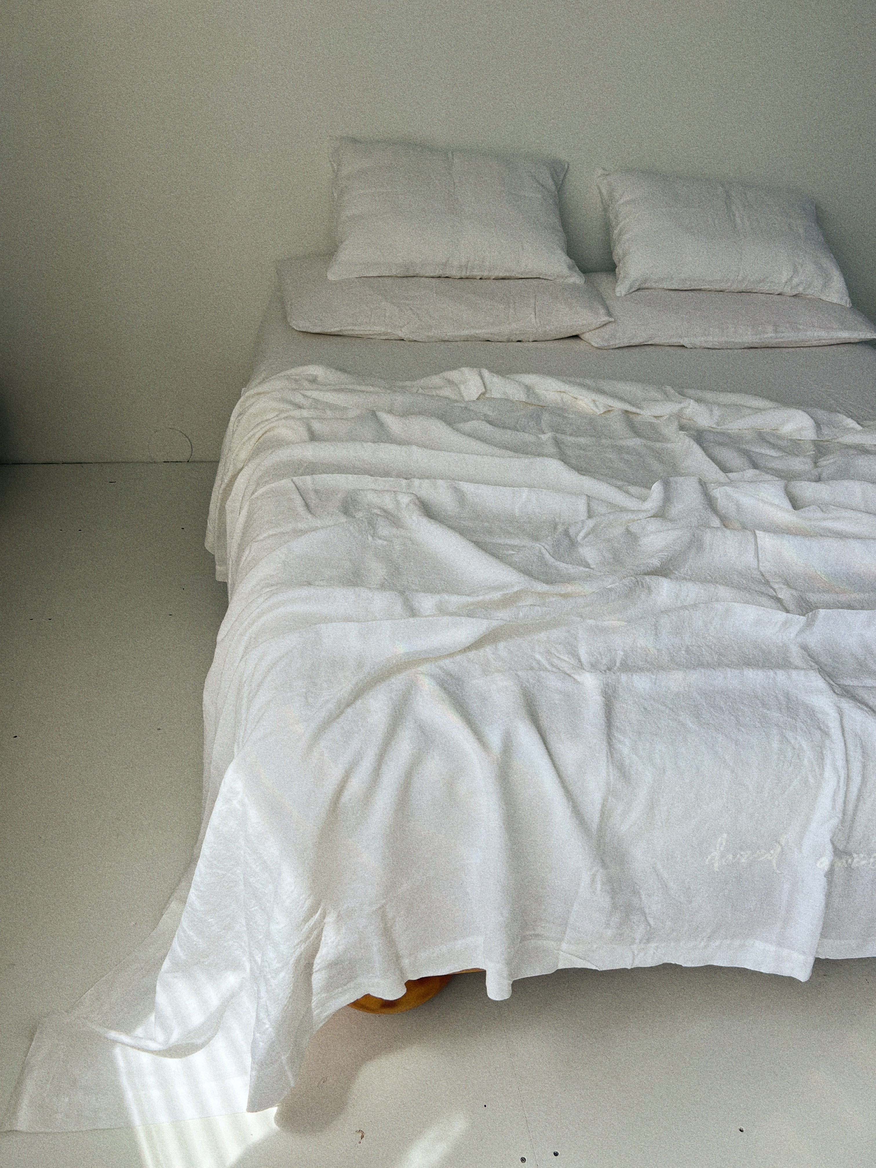 bed cover sheet . white linen