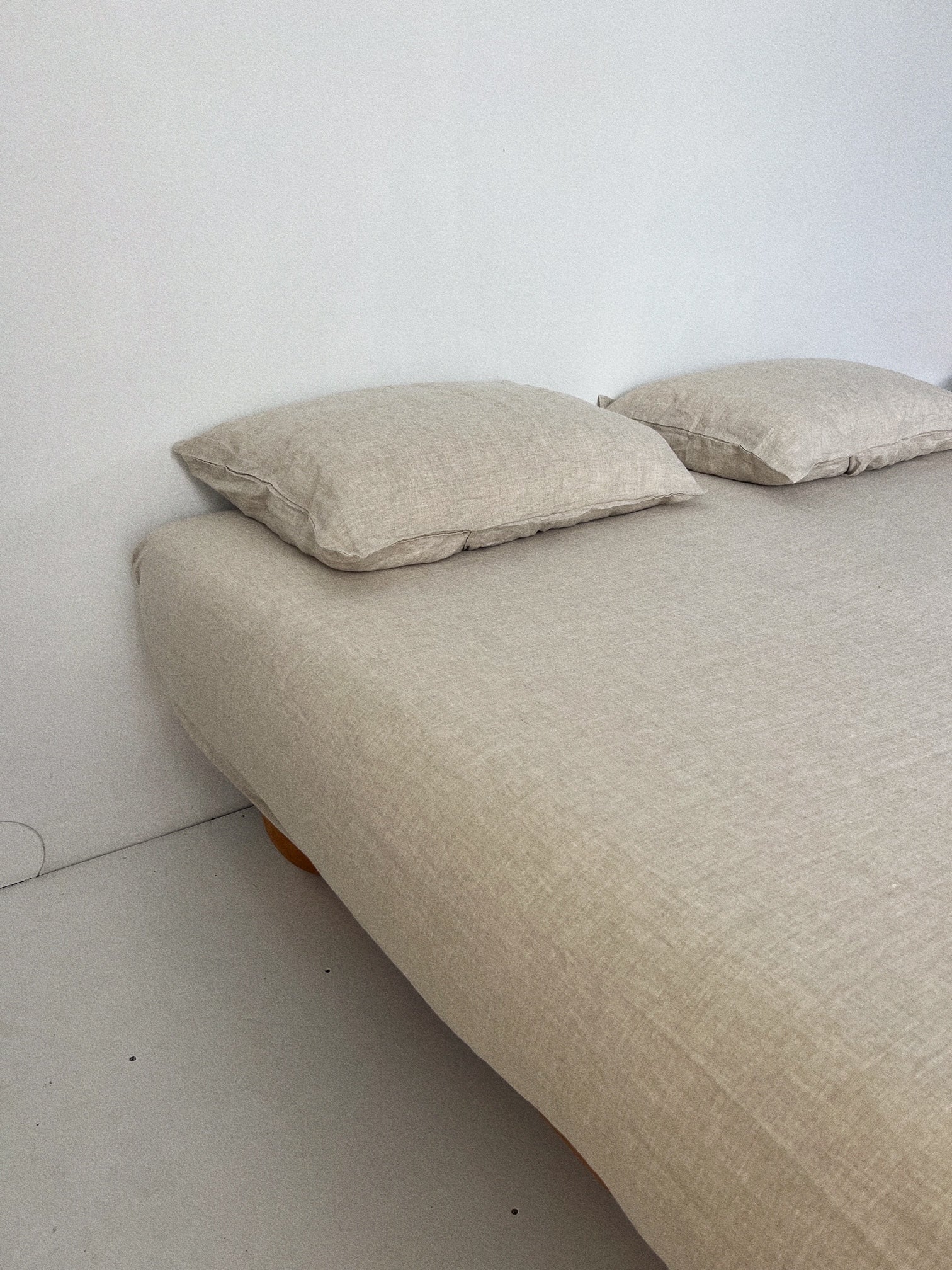 fitted sheet . natural linen