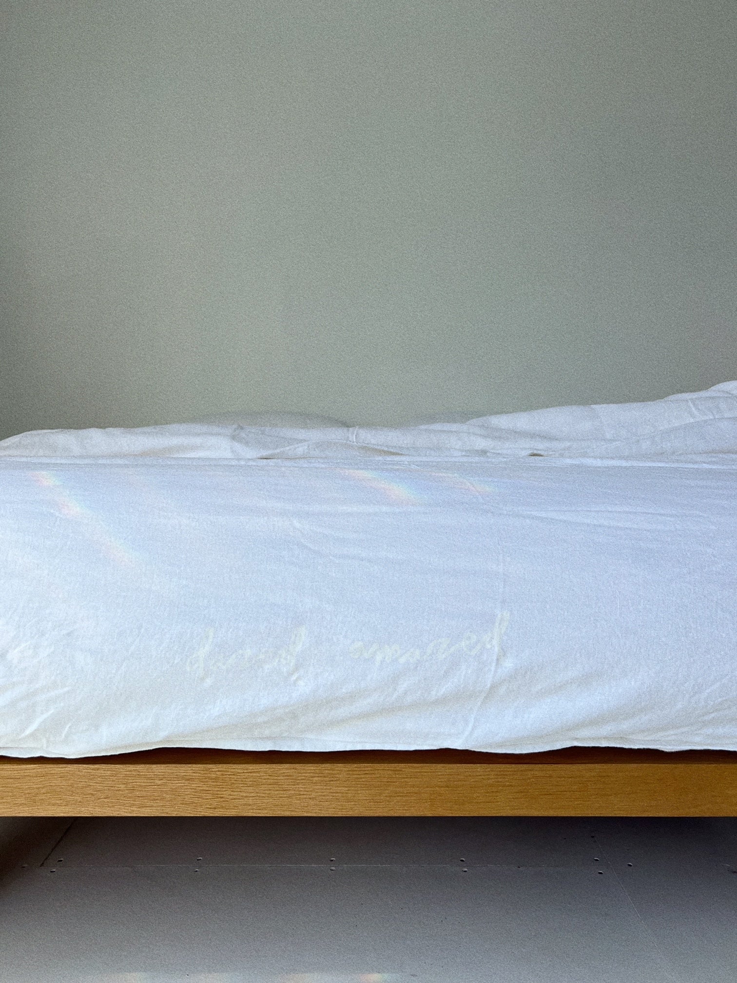 duvet cover . white linen