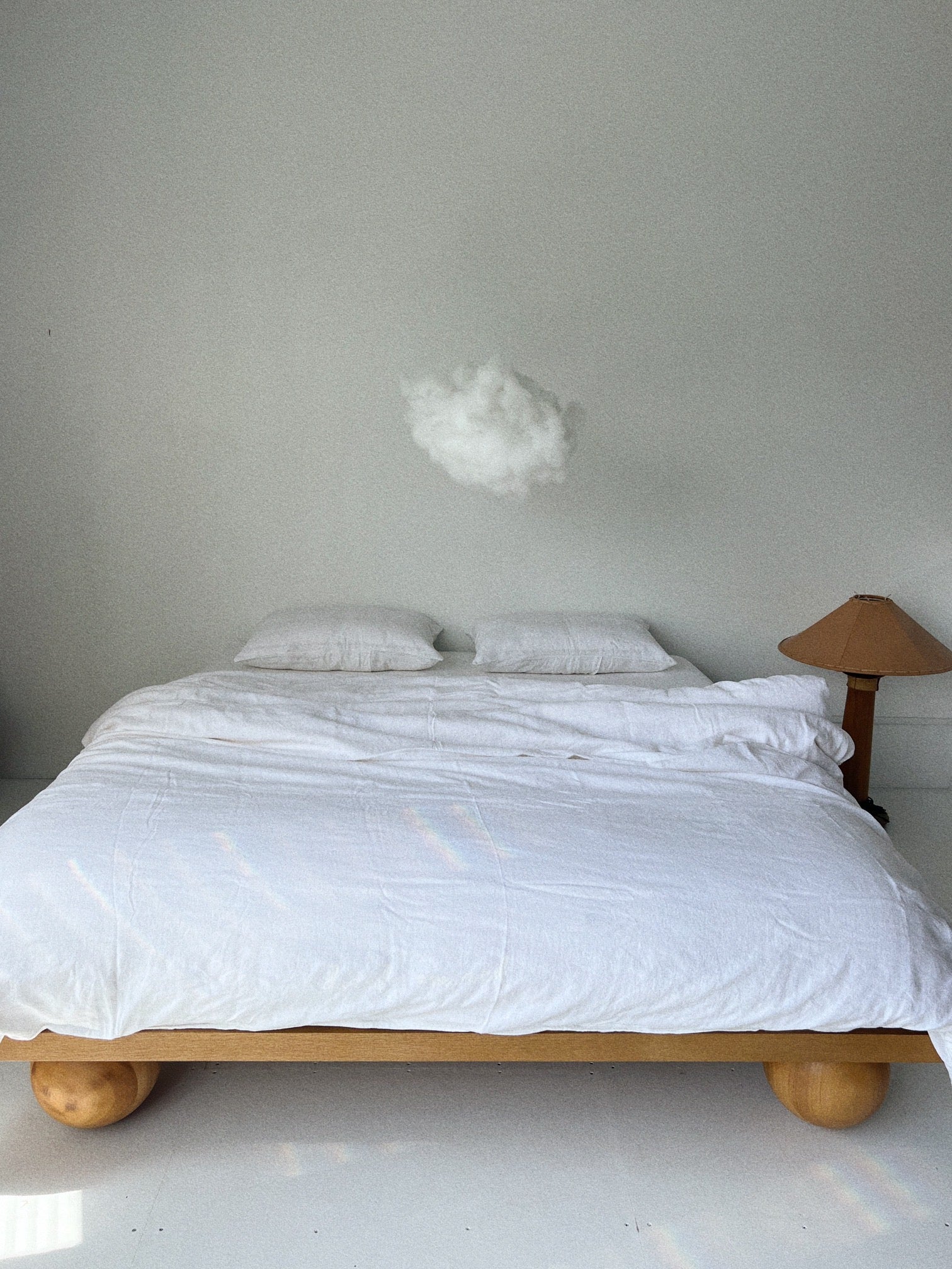 duvet cover . white linen