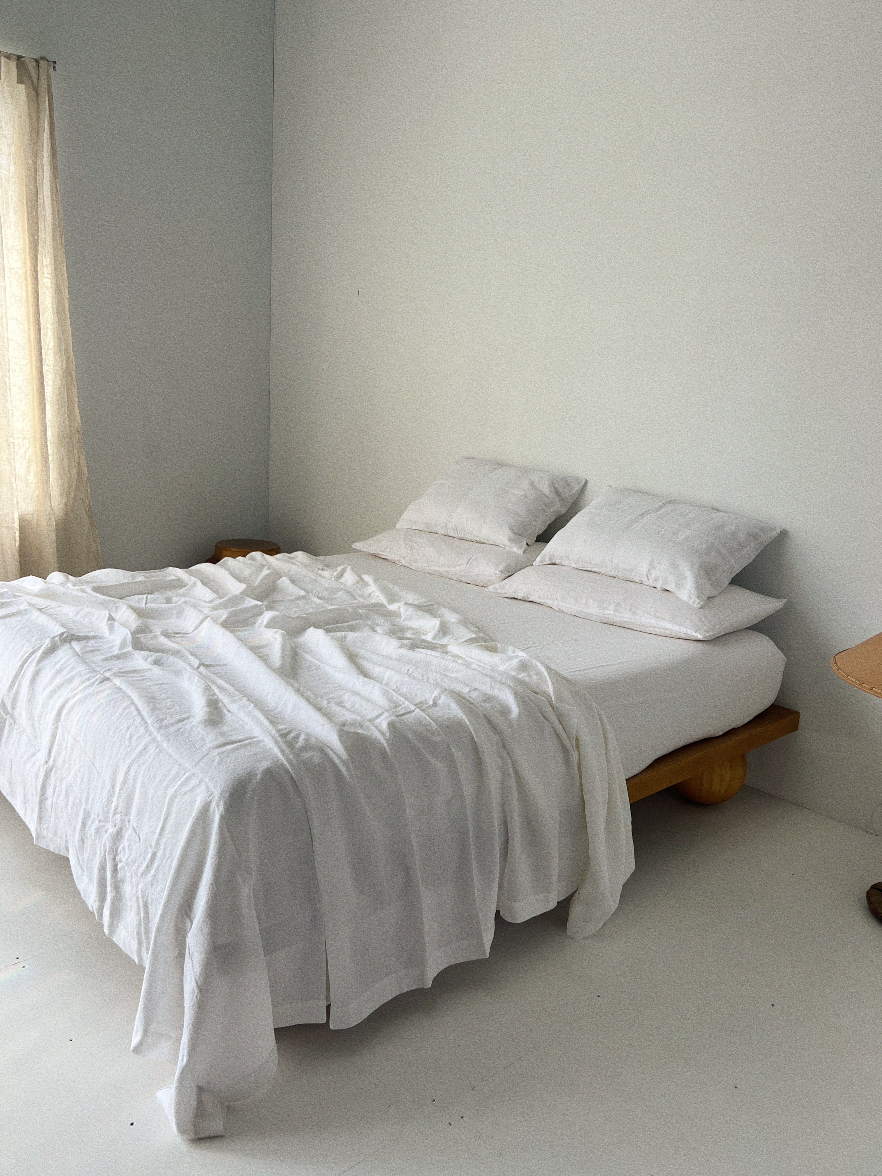 bed cover sheet . white linen
