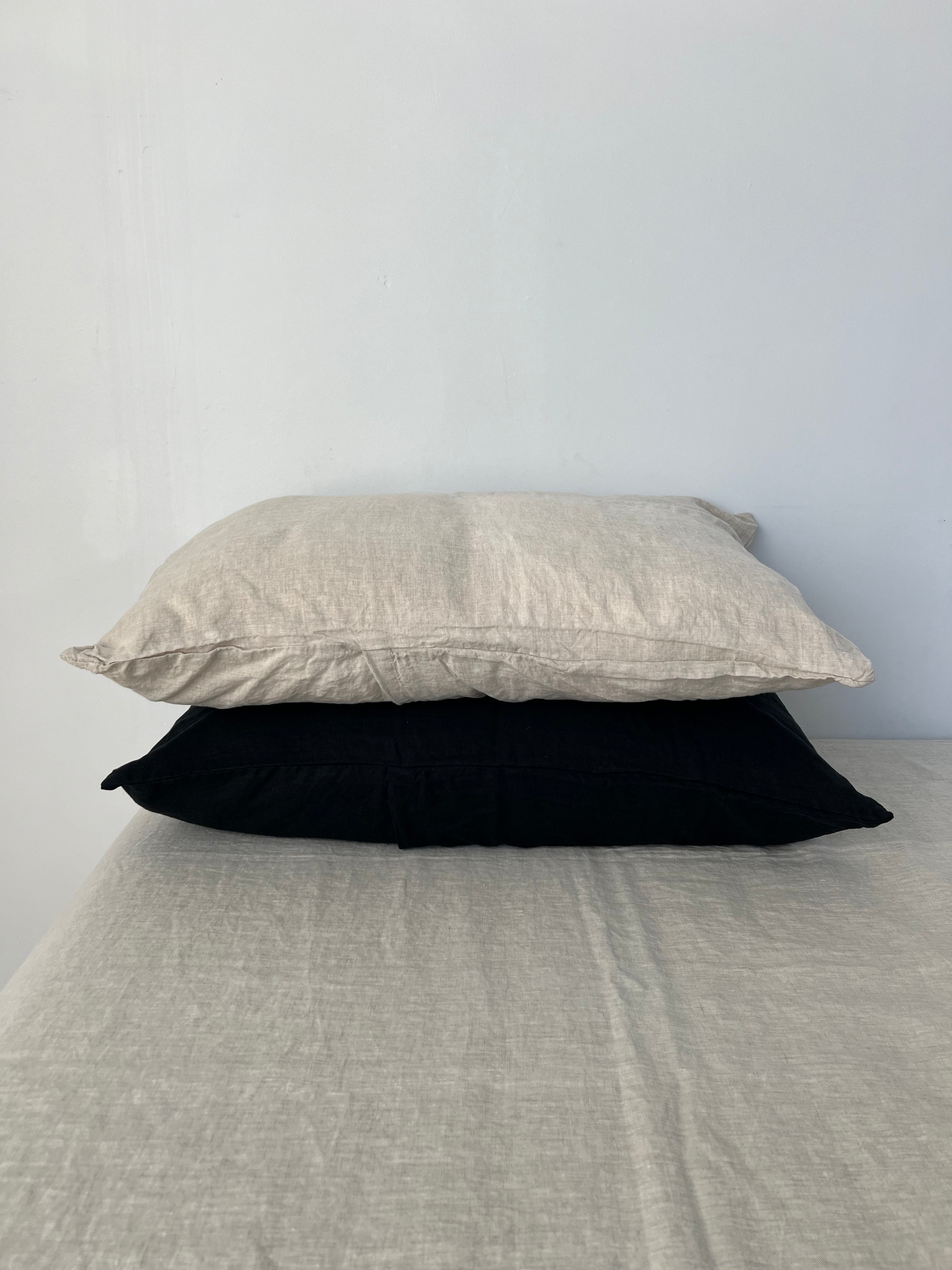 mixed pillowslip set . black & natural linen