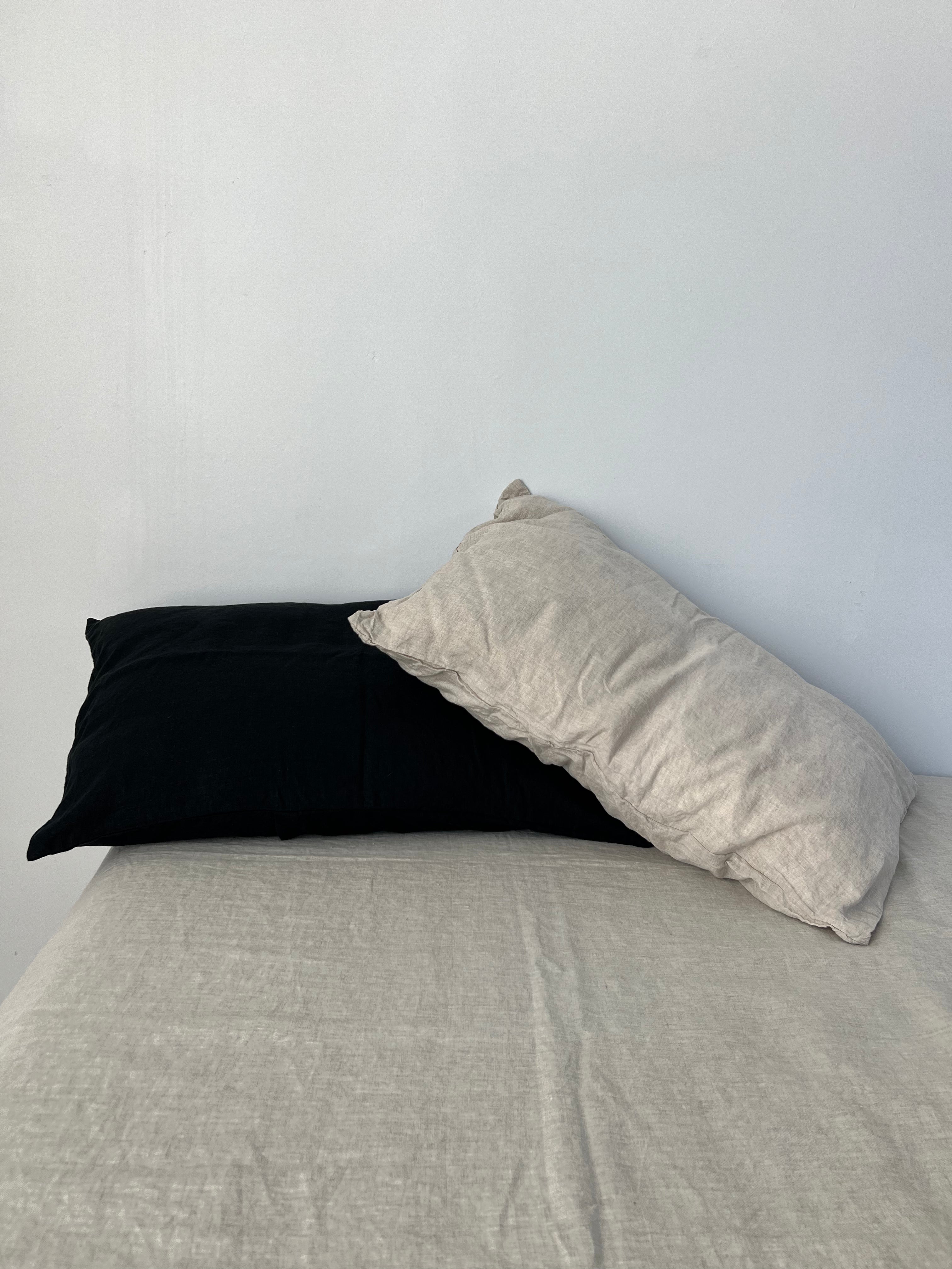 mixed pillowslip set . black & natural linen