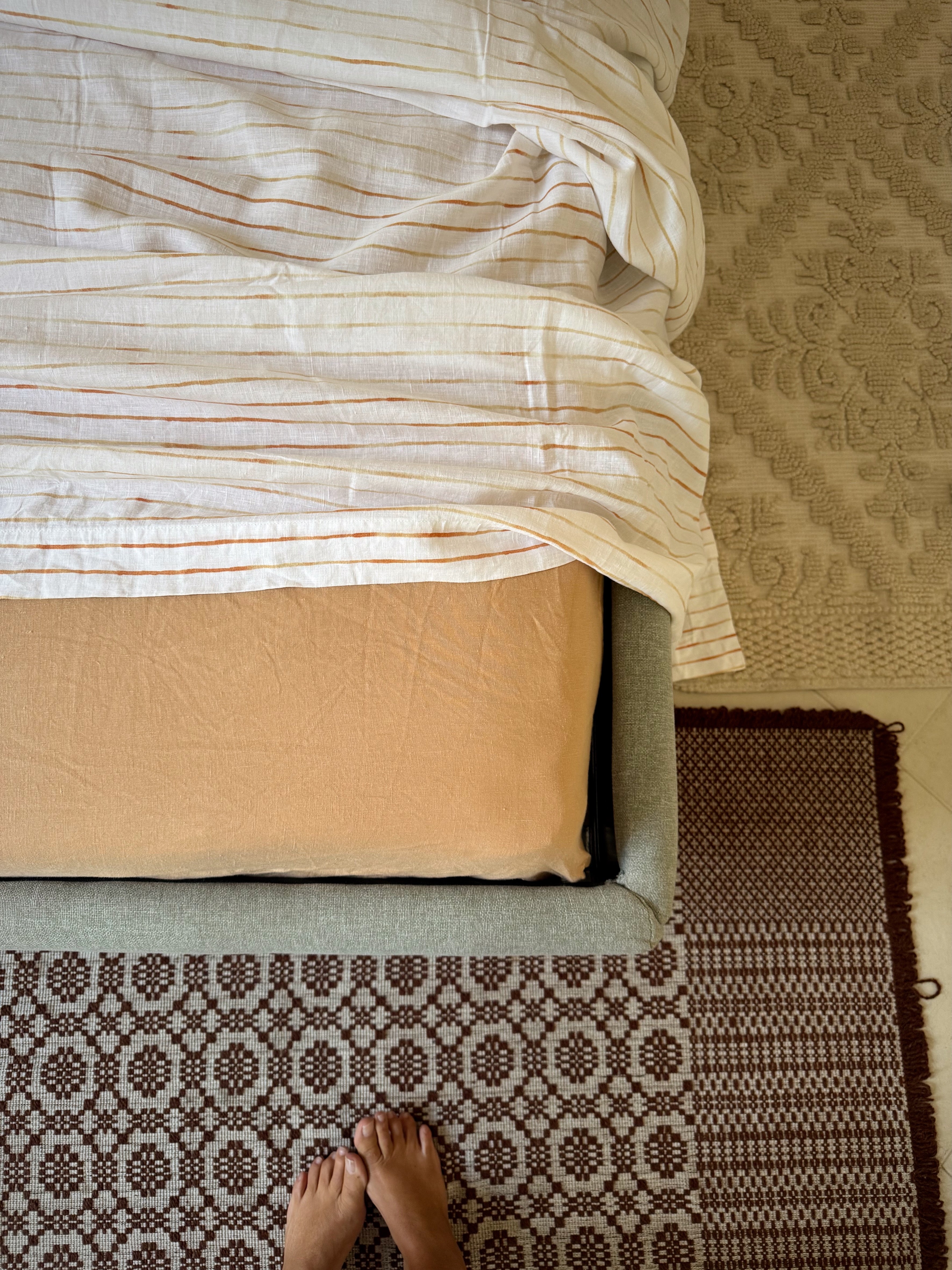 fitted sheet . hazelnut linen