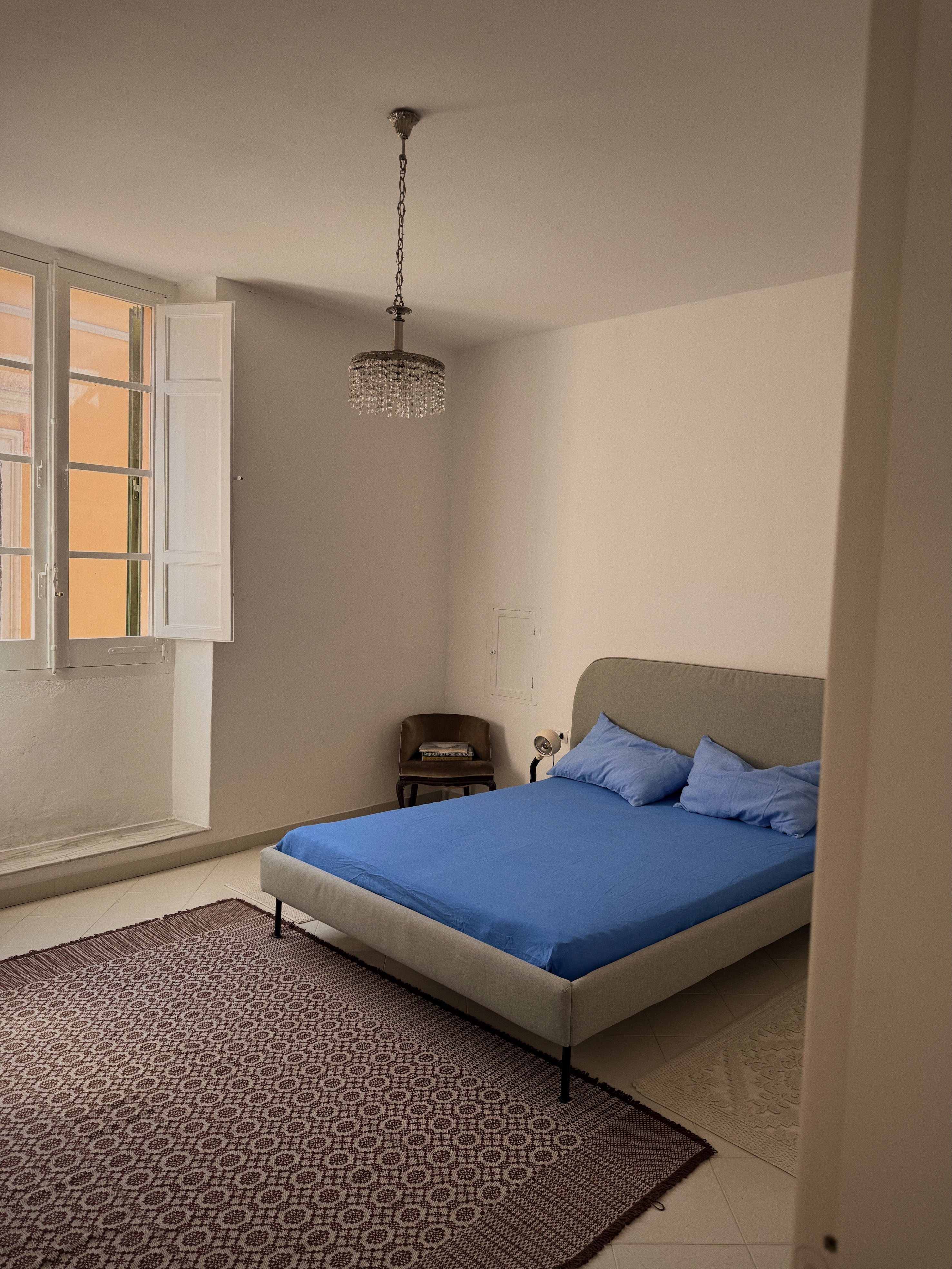 complete bed set. tonal 14 blues