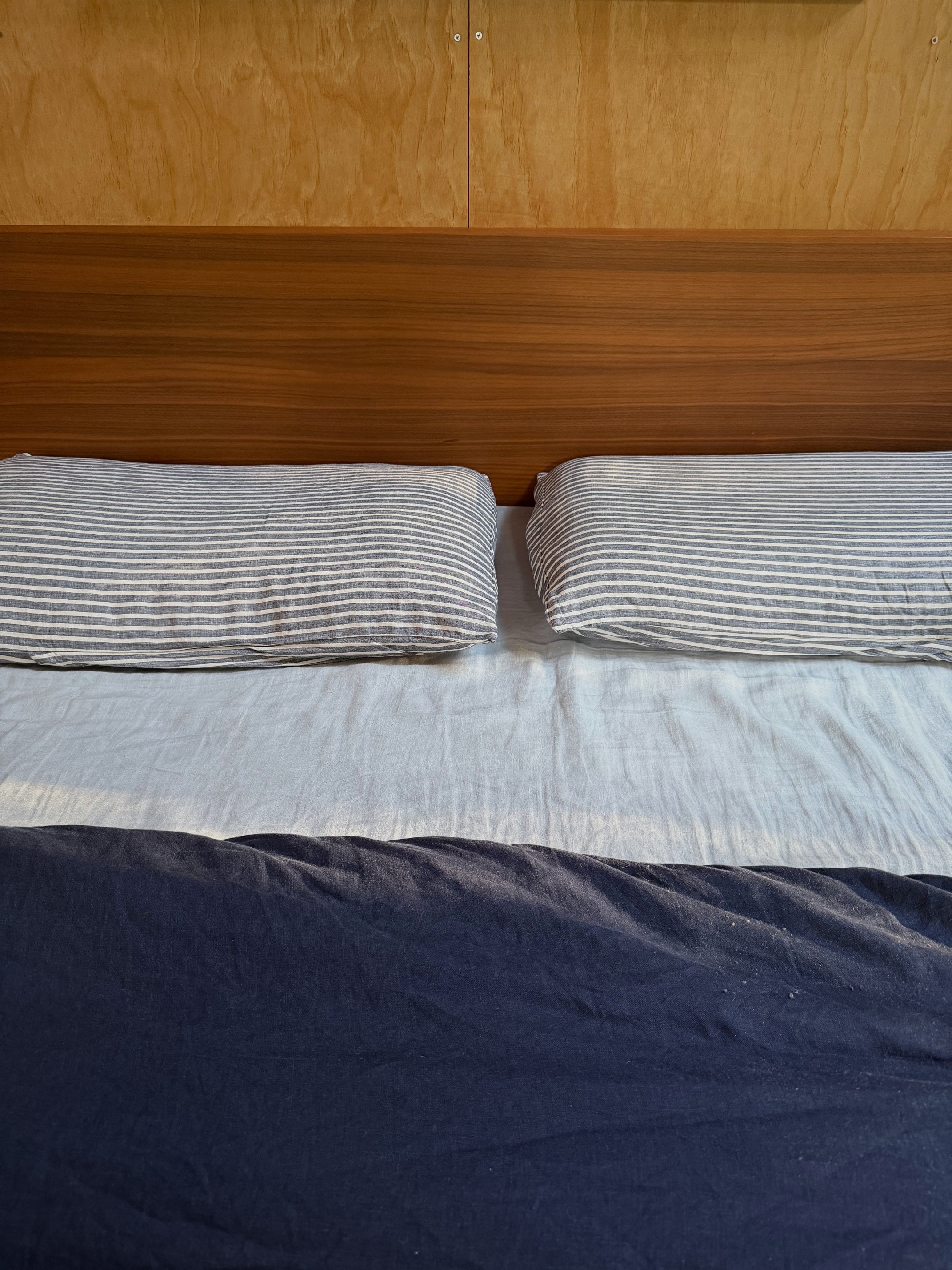 pillowslip set . woven stripe