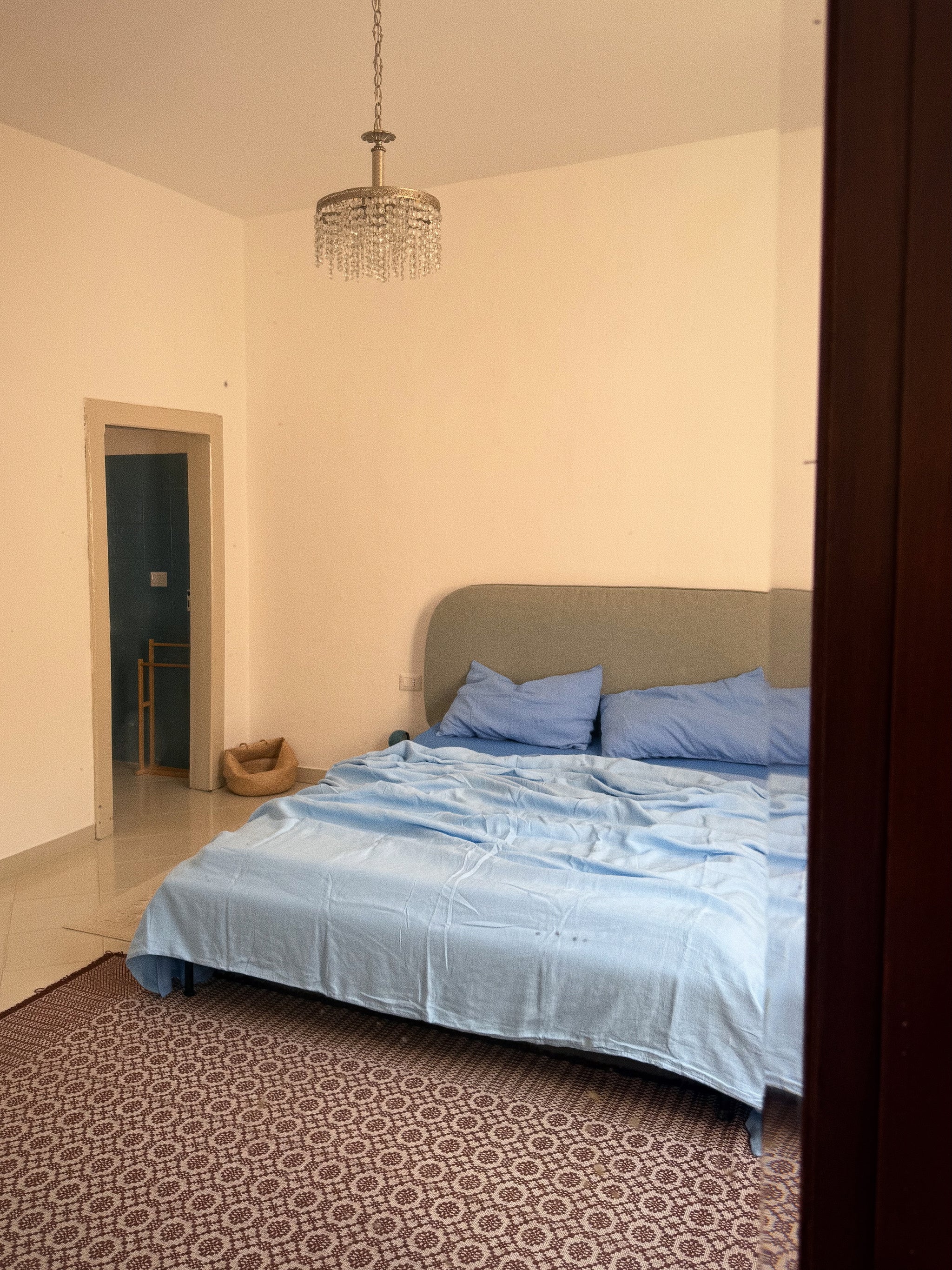 complete bed set. tonal 14 blues - queen