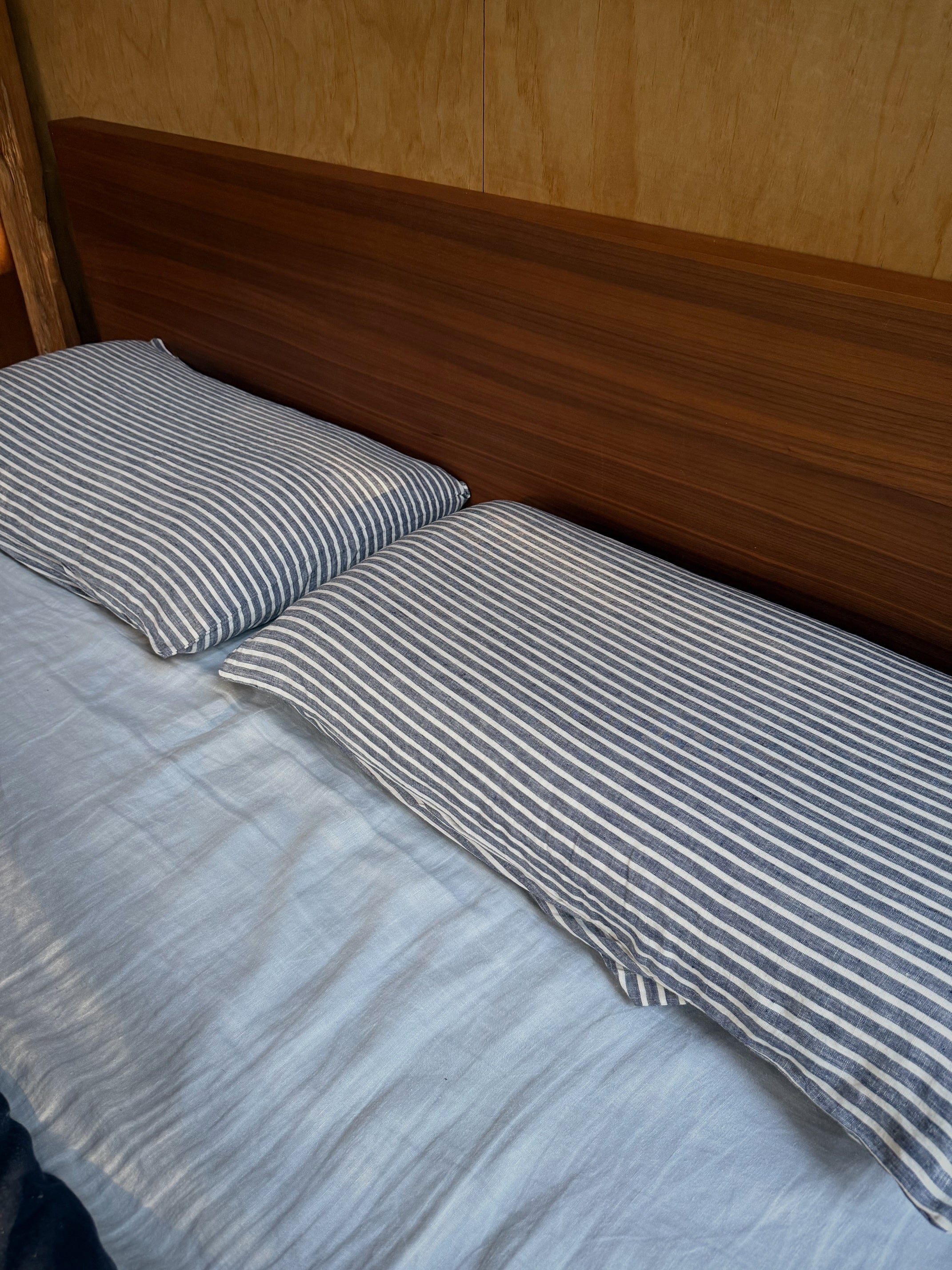 pillowslip set . woven stripe