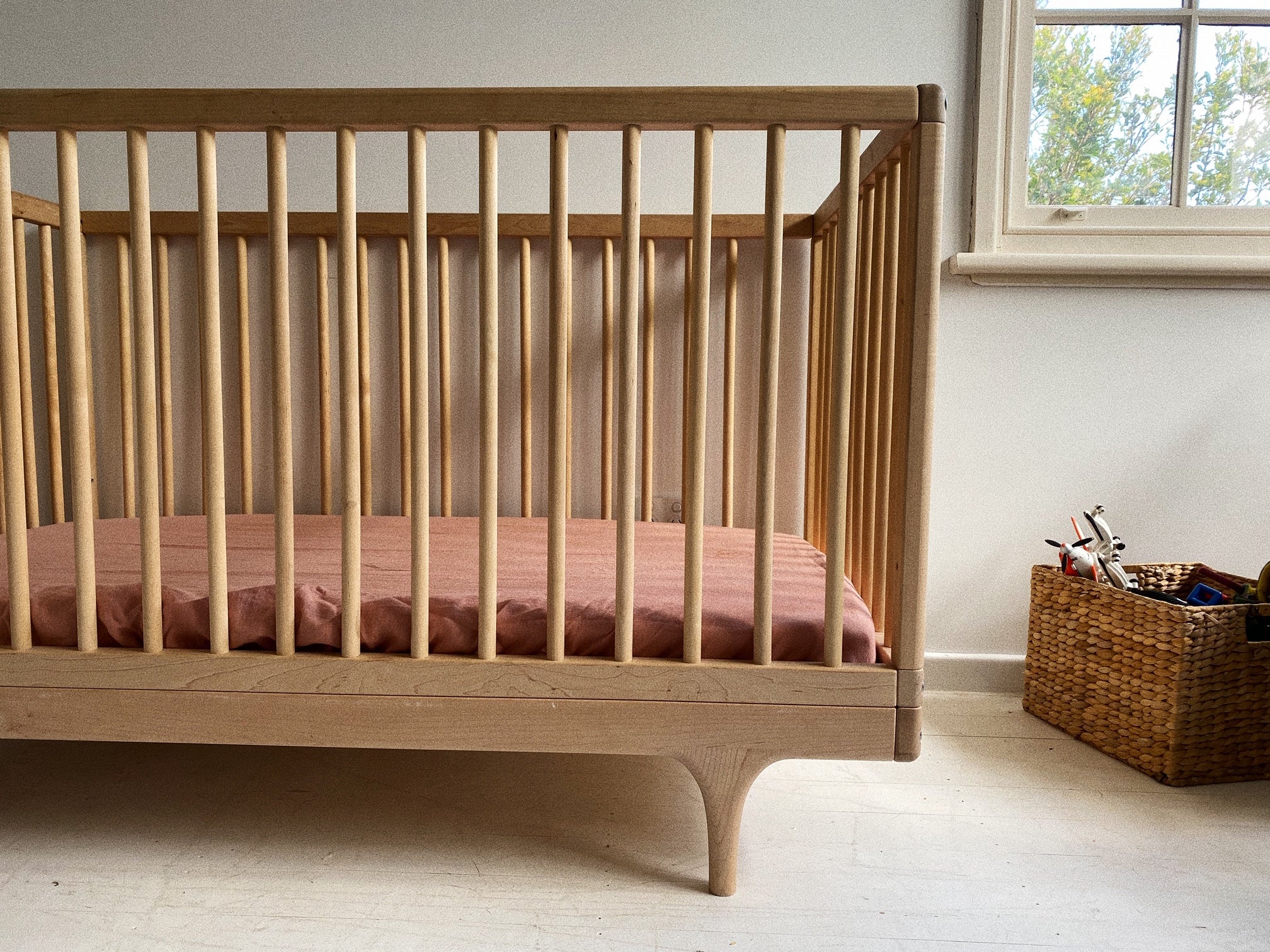 fitted cot . terra rose linen